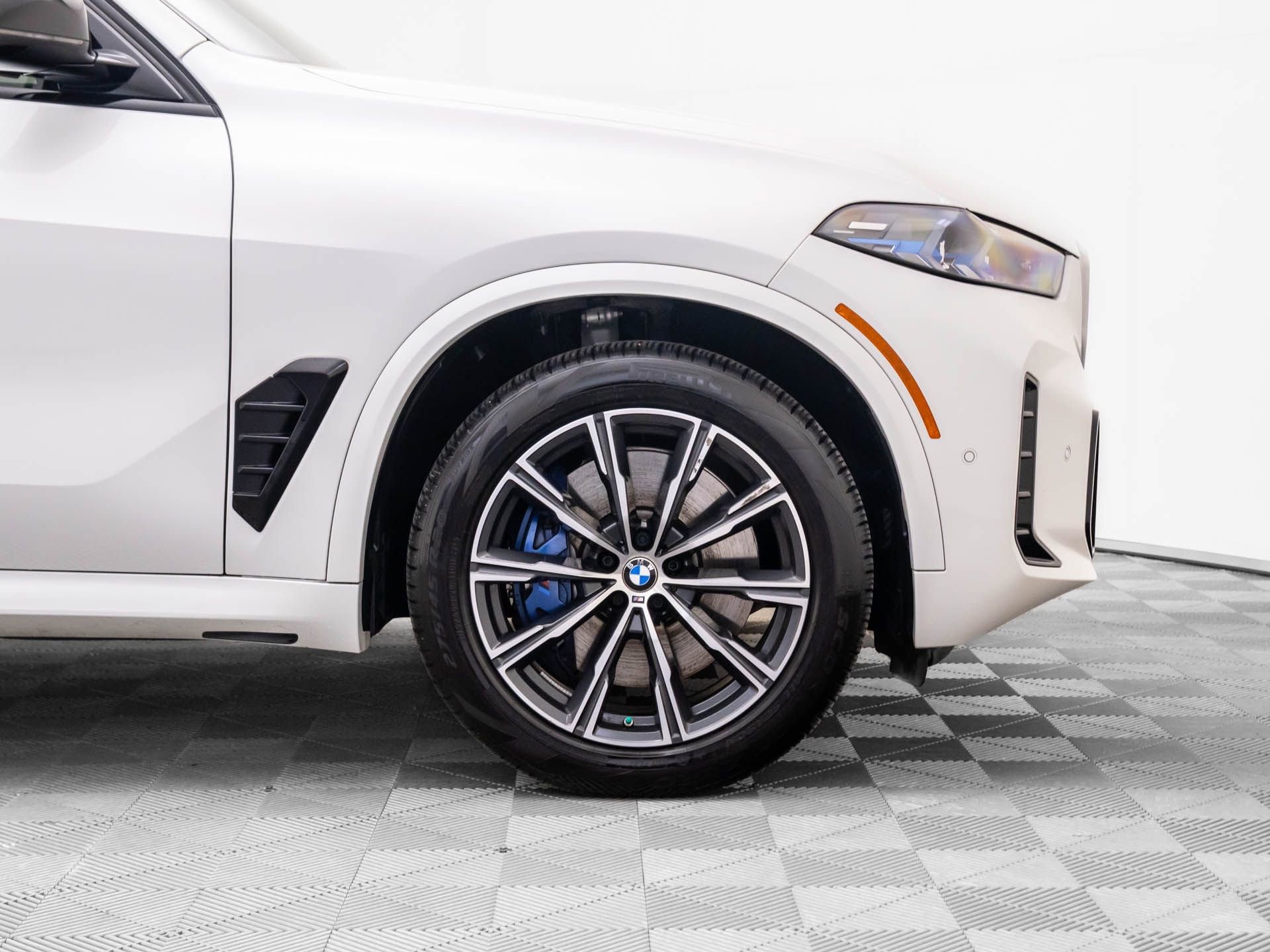 Used 2025 BMW X5 M60i image 38