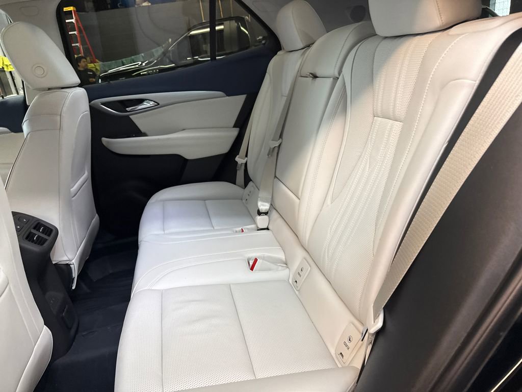 Certified 2025 Buick Envision Avenir image 32