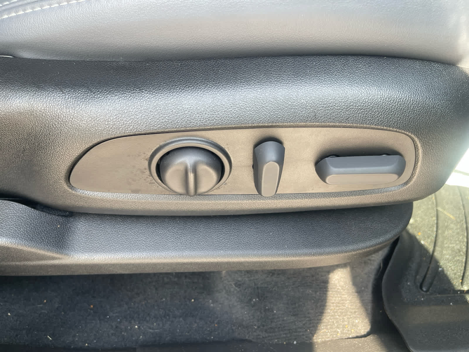 Used 2023 Buick Enclave Essence w/ Experience Buick Package FWD image 38