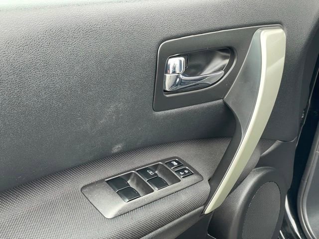 Used 2012 Nissan Rogue S image 11