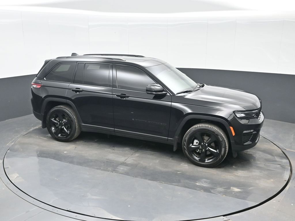 Used 2025 Jeep Grand Cherokee Limited w/ Black Appearance Package image 31