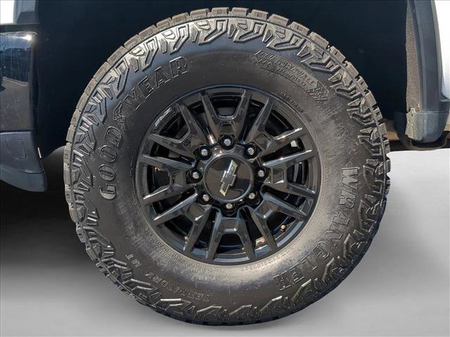 Used 2024 Chevrolet Silverado 2500 ZR2 w/ Technology Package image 22