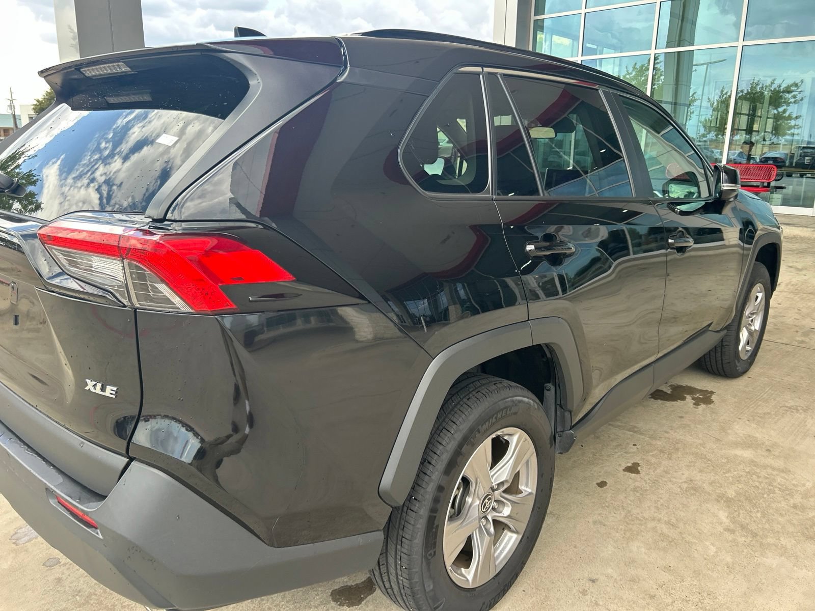 Used 2025 Toyota RAV4 XLE FWD image 9