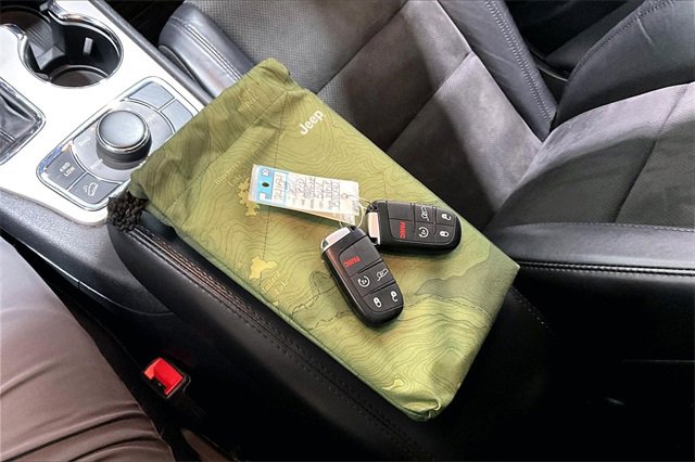 Used 2020 Jeep Grand Cherokee Altitude image 37
