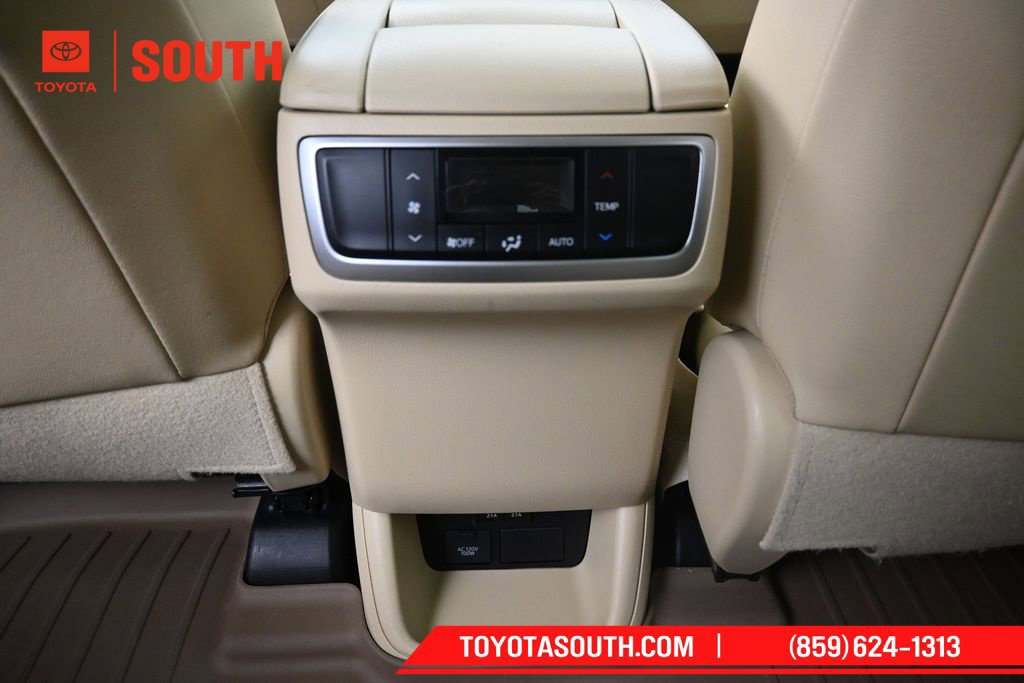 Used 2017 Toyota Highlander Limited AWD/4WD image 27