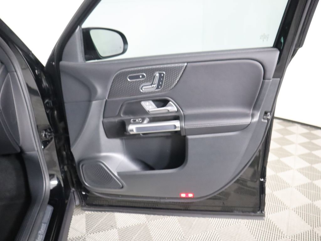Certified 2025 Mercedes-Benz GLB 250 image 25