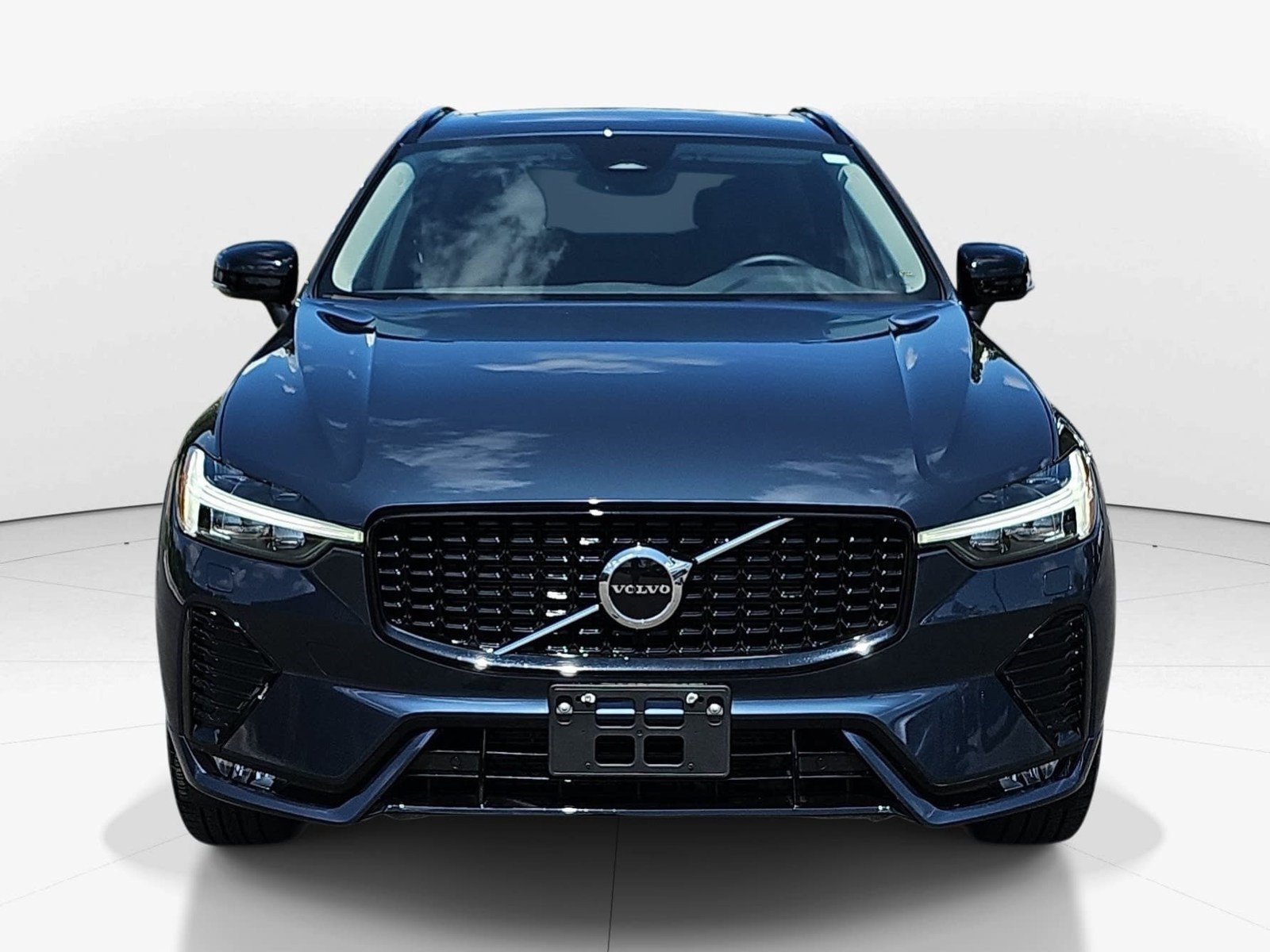 Used 2024 Volvo XC60 B5 Core w/ Protection Package Premier AWD/4WD image 9