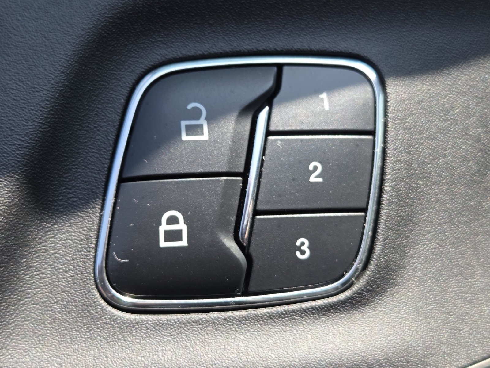 Used 2017 Lincoln MKC Reserve FWD image 9