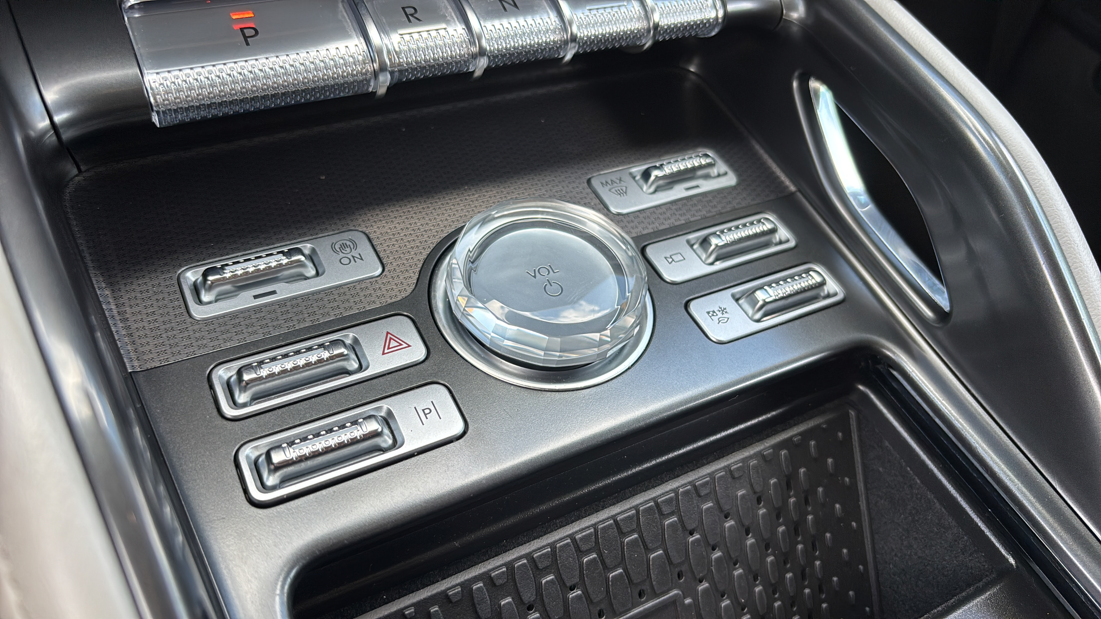 Used 2025 Lincoln Nautilus Premier AWD/4WD image 25