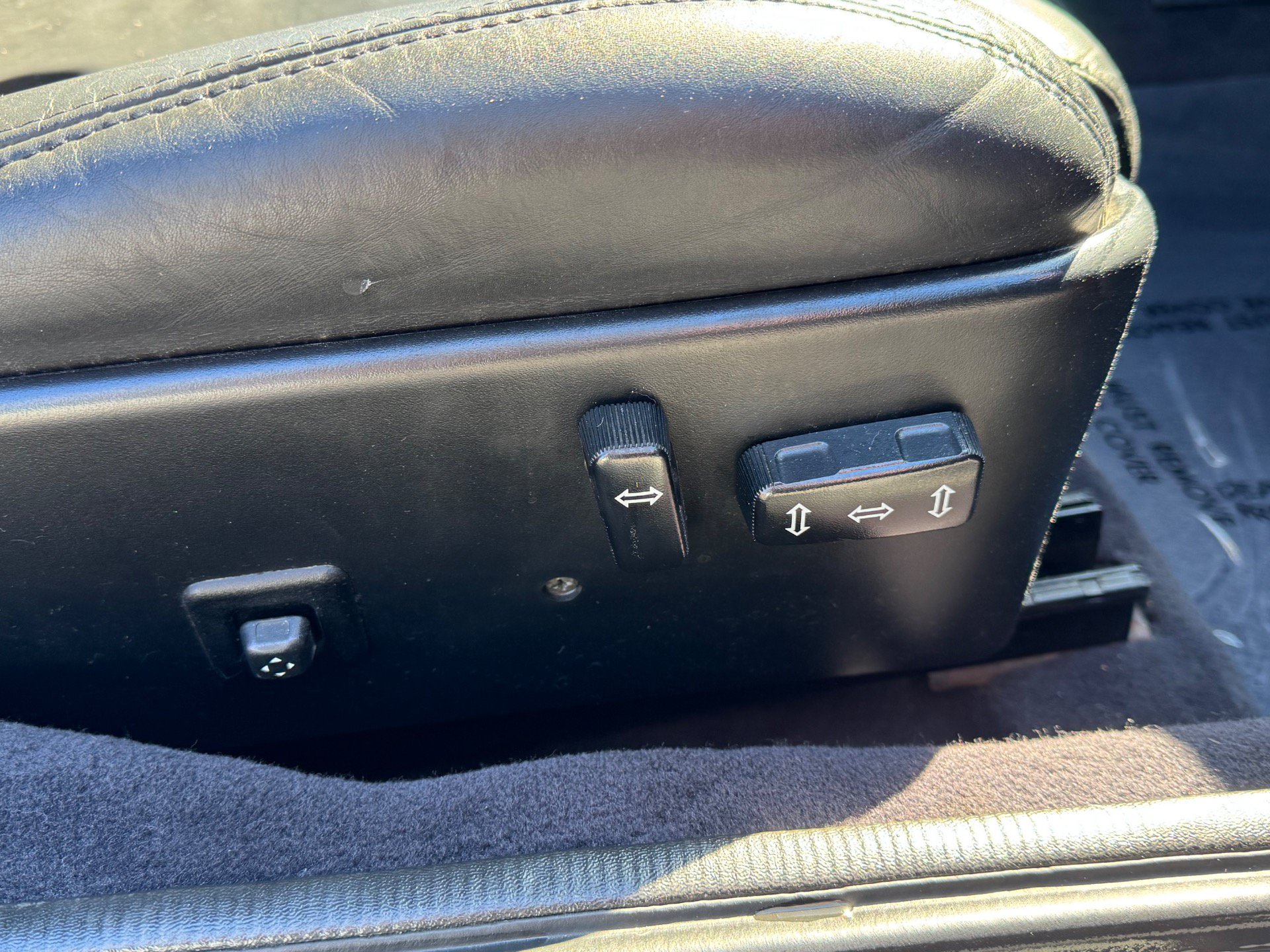 Used 1993 Cadillac Allante FWD image 26