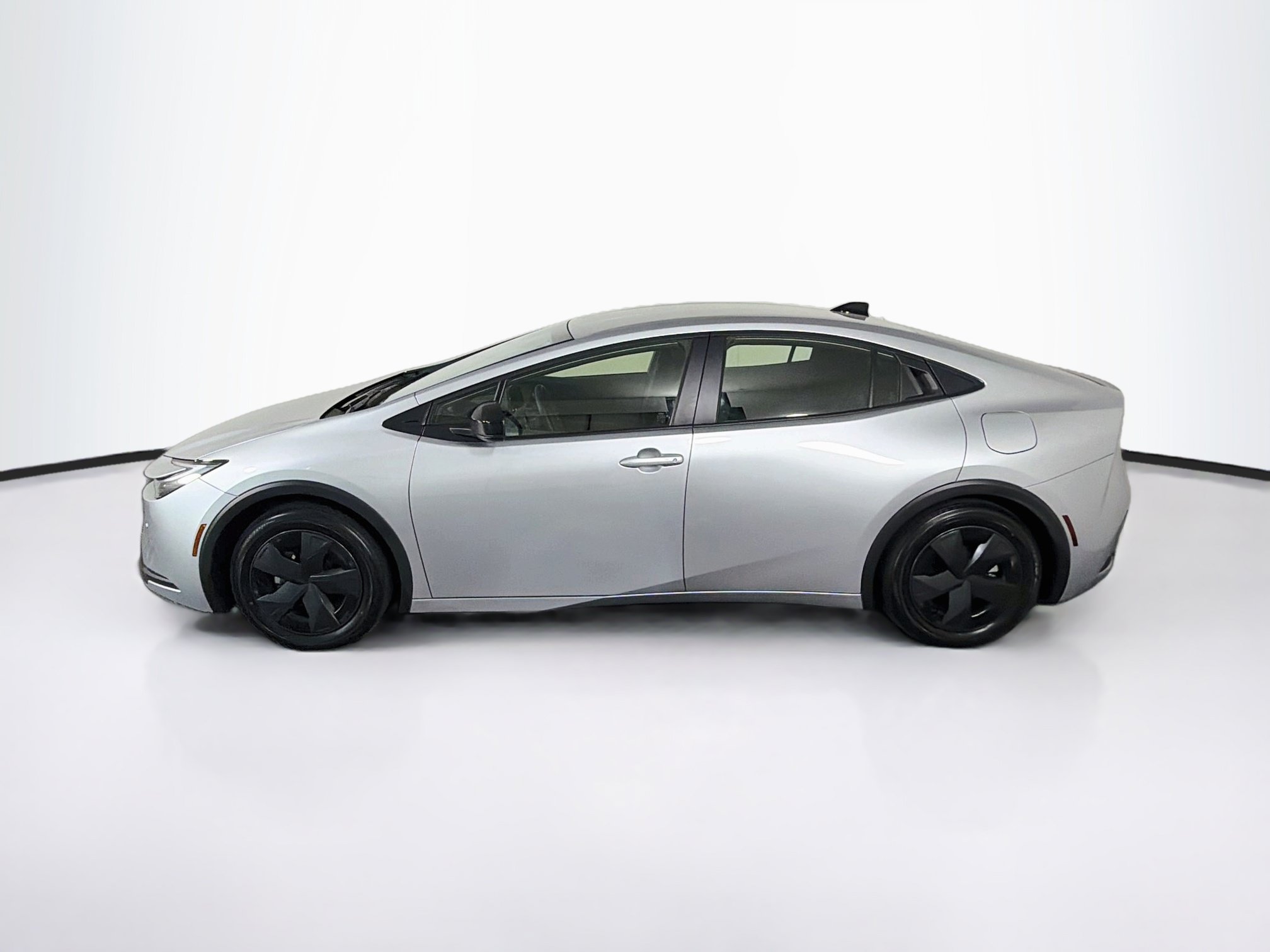 Used 2026 Toyota Prius LE FWD image 4