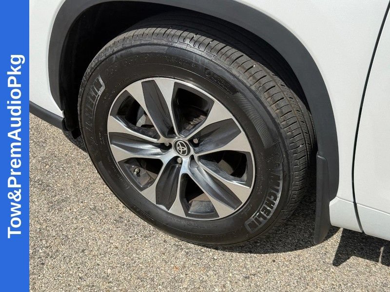 Used 2024 Toyota Highlander XLE AWD/4WD image 10