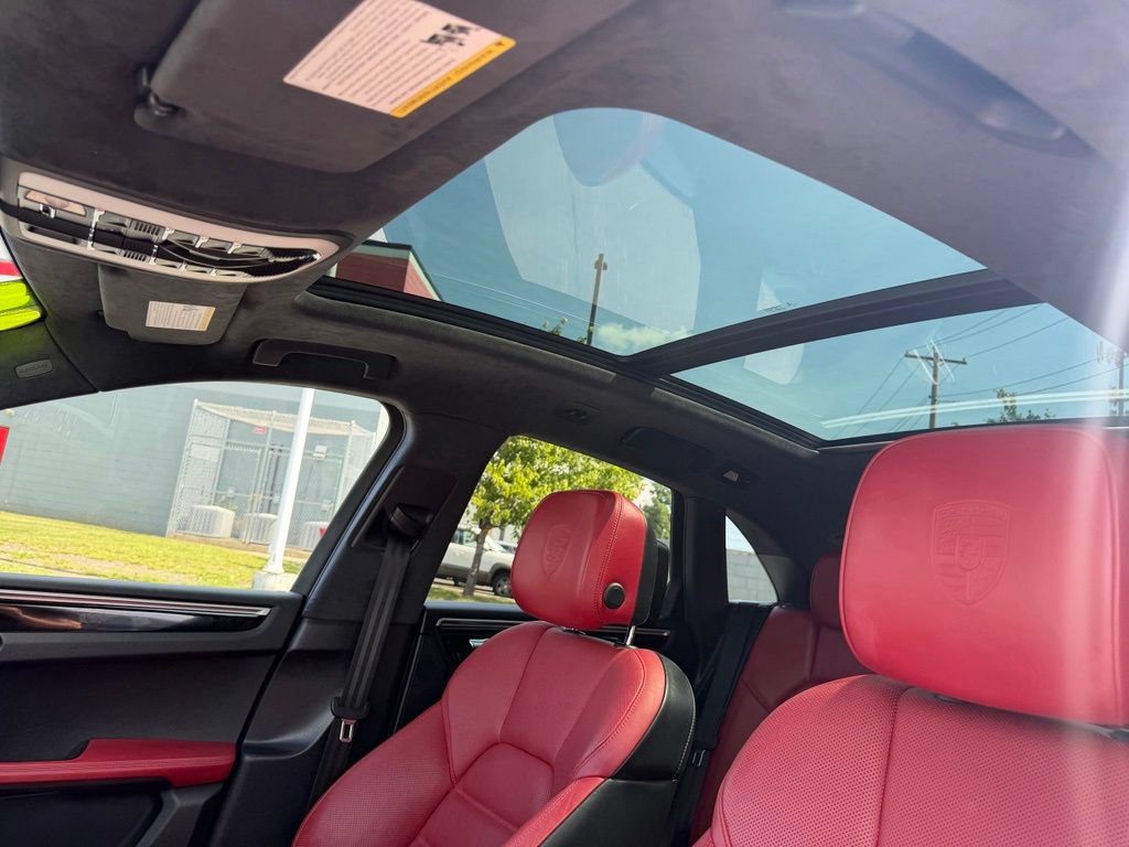 Used 2017 Porsche Macan Turbo AWD/4WD image 12