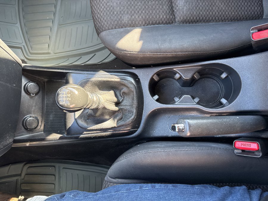 Used 2012 Hyundai Elantra GLS image 24