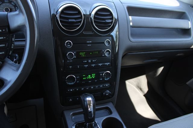 Used 2008 Ford Taurus X SEL FWD image 12