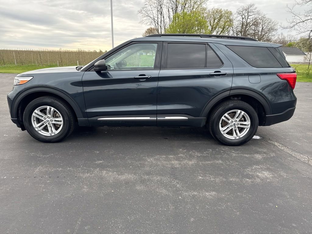 Used 2023 Ford Explorer XLT w/ Equipment Group 202A AWD/4WD image 4