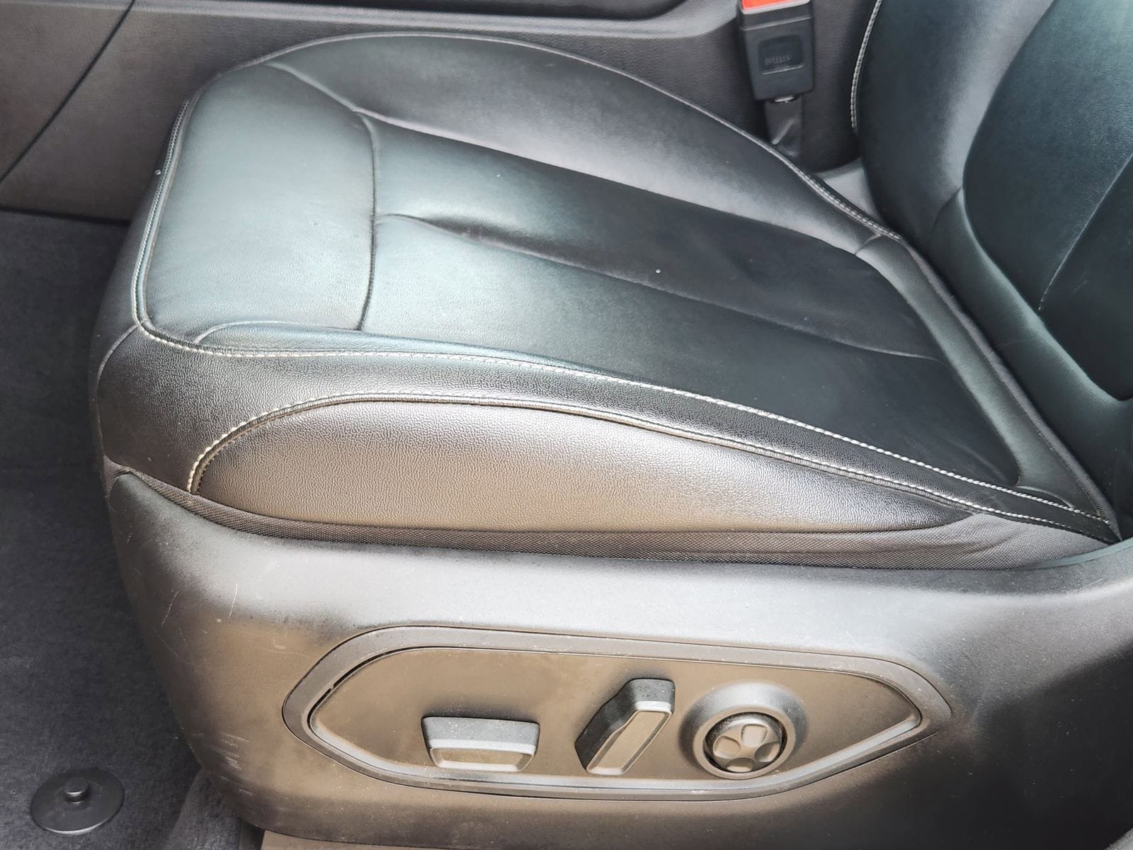Used 2023 Jeep Grand Cherokee Limited AWD/4WD image 29