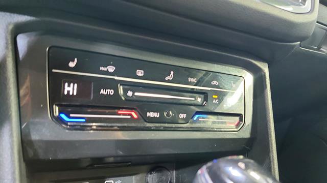 Used 2024 Volkswagen Tiguan SE FWD image 17