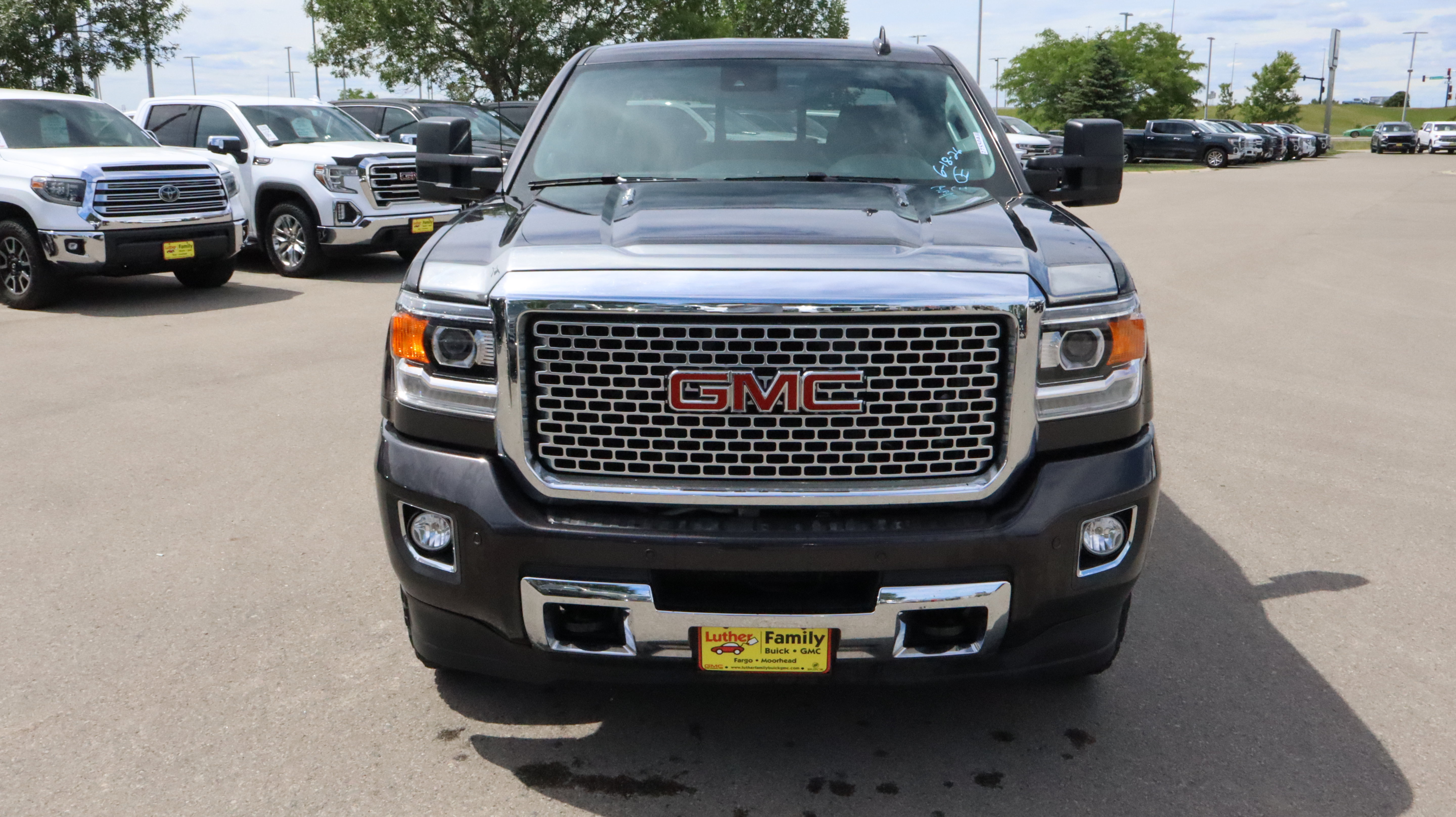 Used 2015 GMC Sierra 2500 Denali w/ Duramax Plus Package AWD/4WD image 2