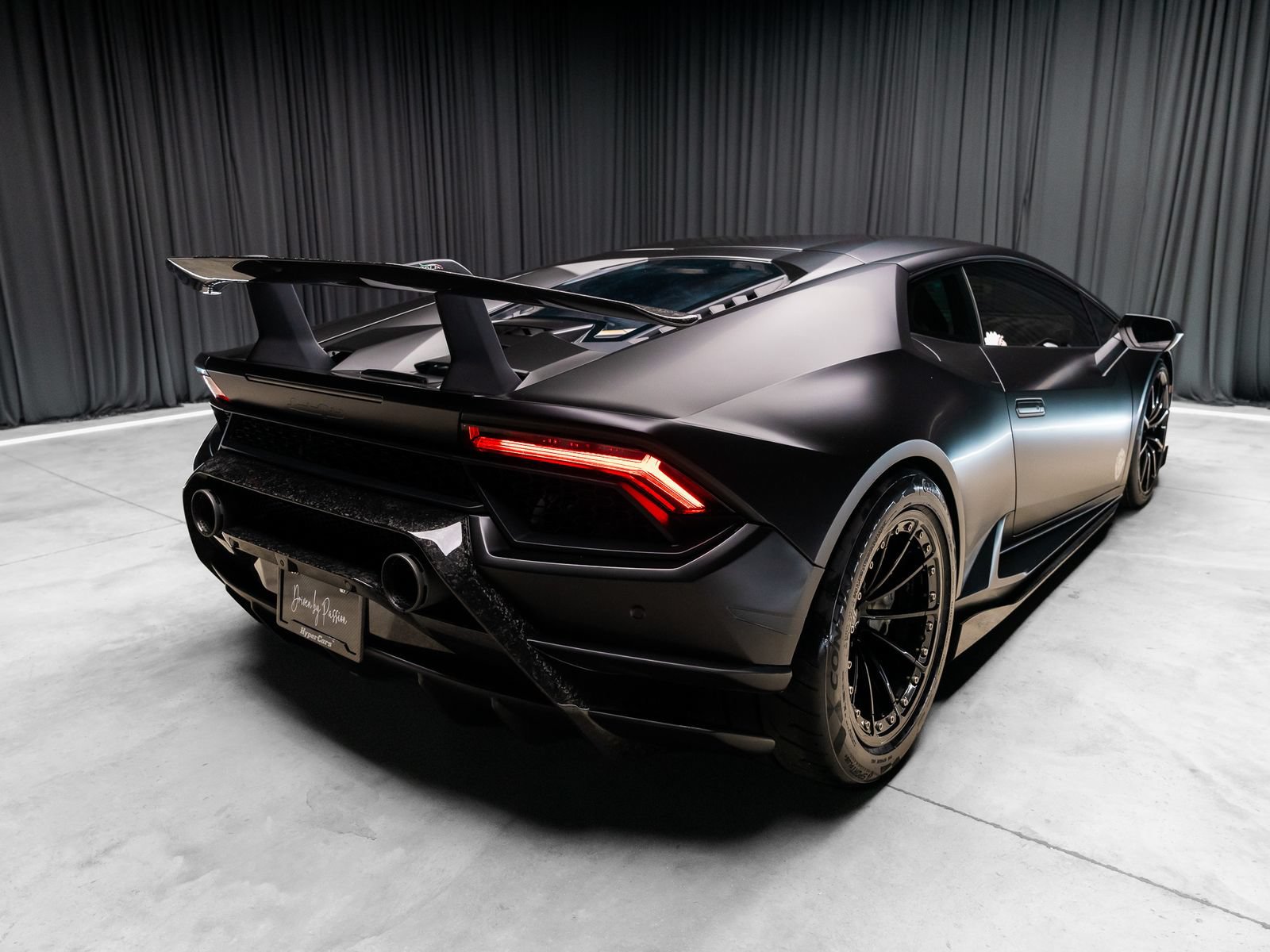Used 2018 Lamborghini Huracan Performante AWD/4WD image 14