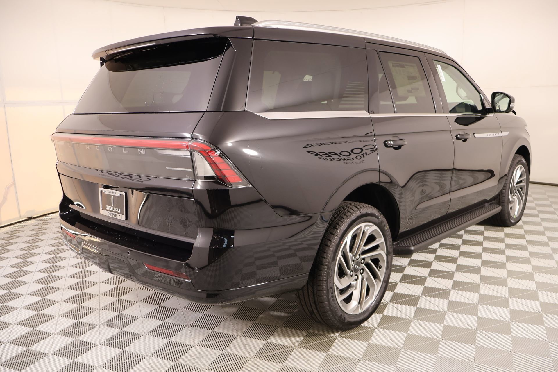 New 2026 Lincoln Navigator Premiere image 22