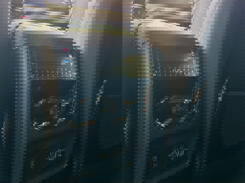 New 2025 Jeep Grand Cherokee L Limited w/ Trailer Tow Package image 19