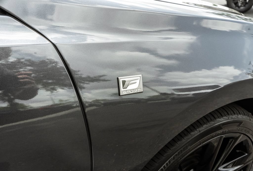 Used 2022 Lexus ES 300h F Sport w/ Accessory Package 2 FWD image 4