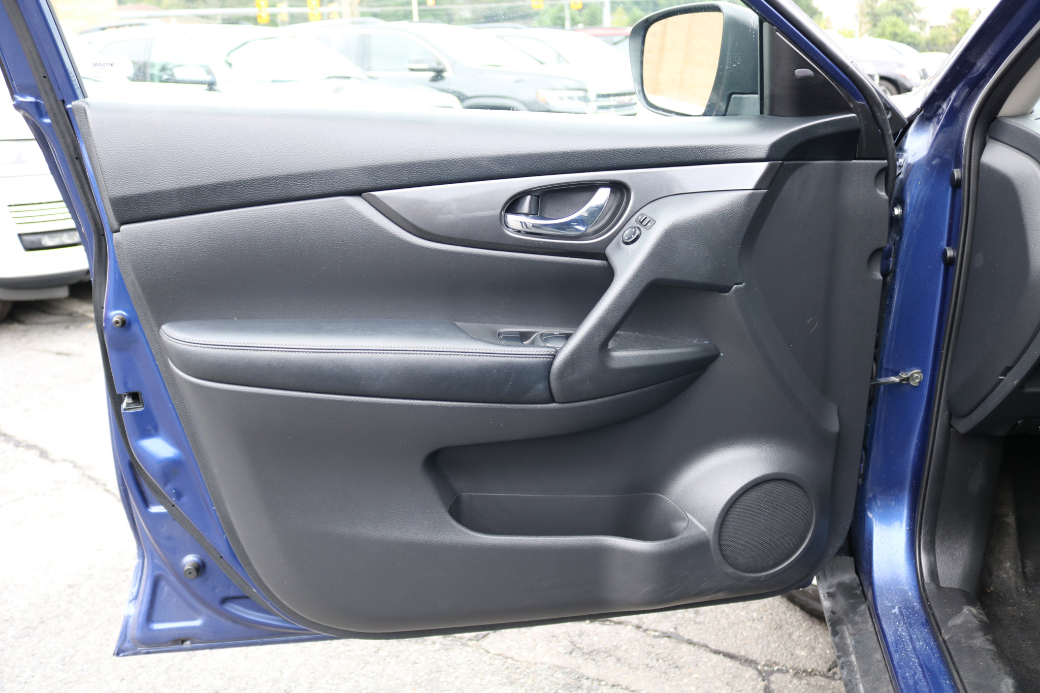 Used 2019 Nissan Rogue SV image 13