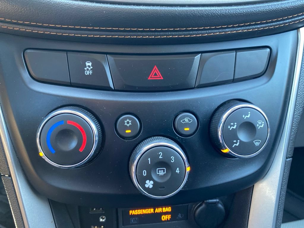 Used 2019 Chevrolet Trax LT w/ LT Convenience Package AWD/4WD image 32