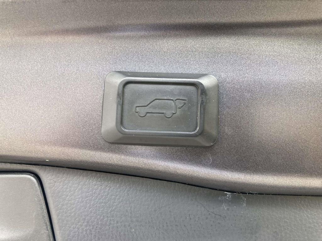 Used 2021 Toyota RAV4 XLE Premium image 15