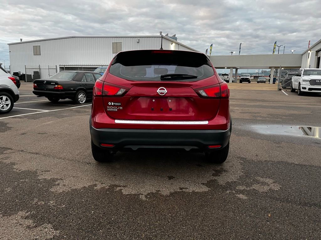 Used 2018 Nissan Rogue Sport S w/ S Appearance Package image 4