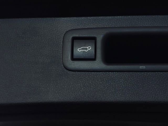 Used 2025 Toyota Highlander XLE image 11