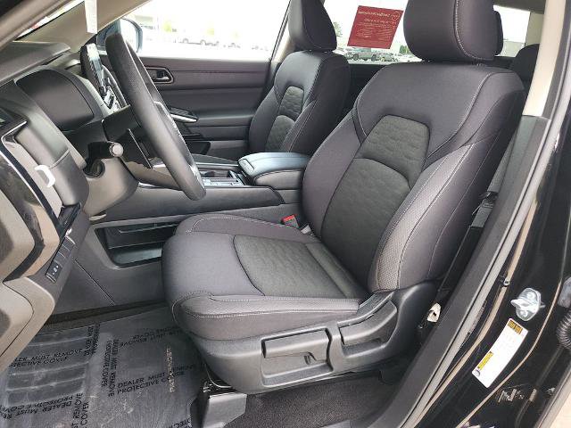 Certified 2025 Nissan Pathfinder S FWD image 12