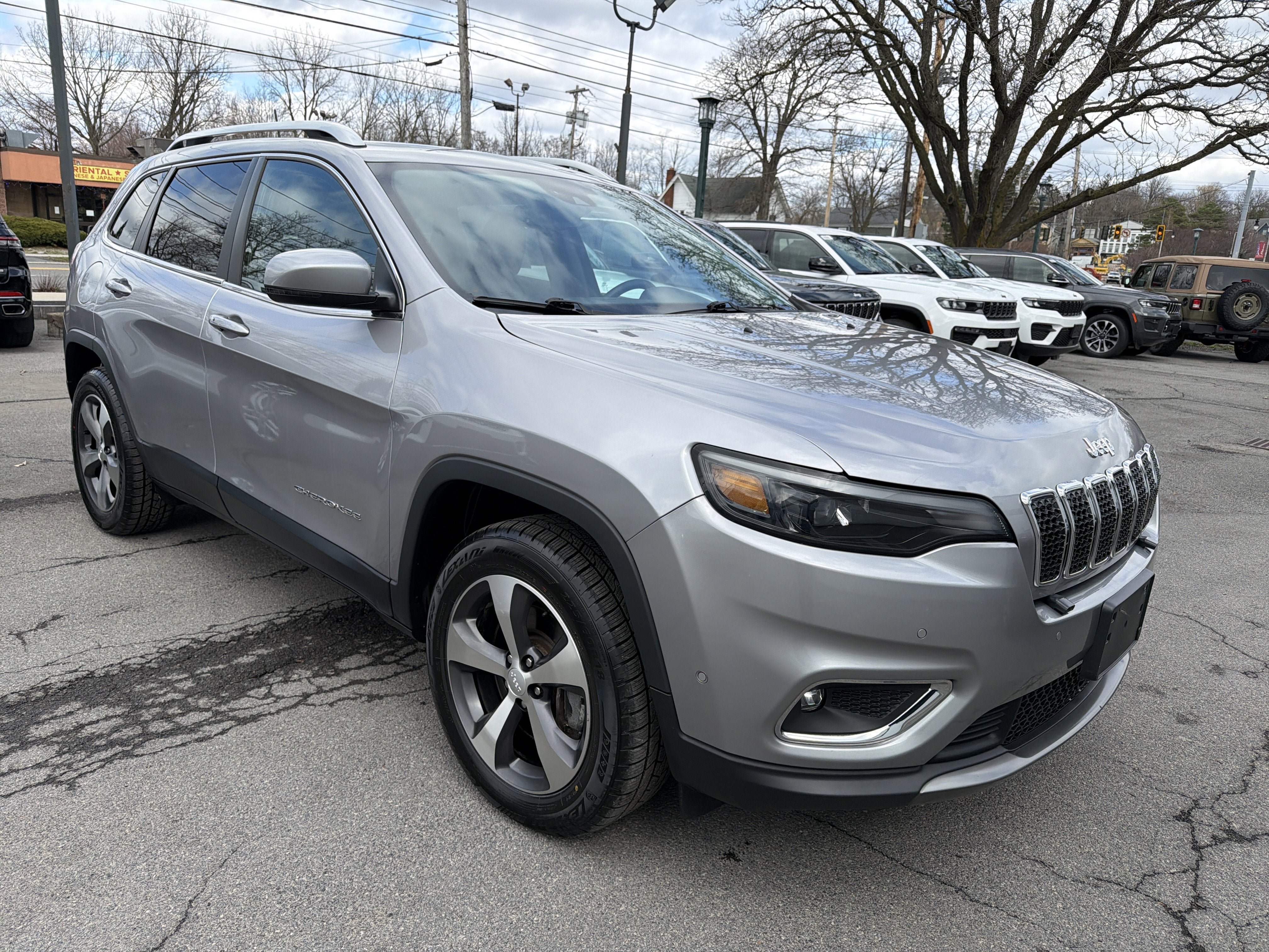Used 2021 Jeep Cherokee Limited AWD/4WD image 2