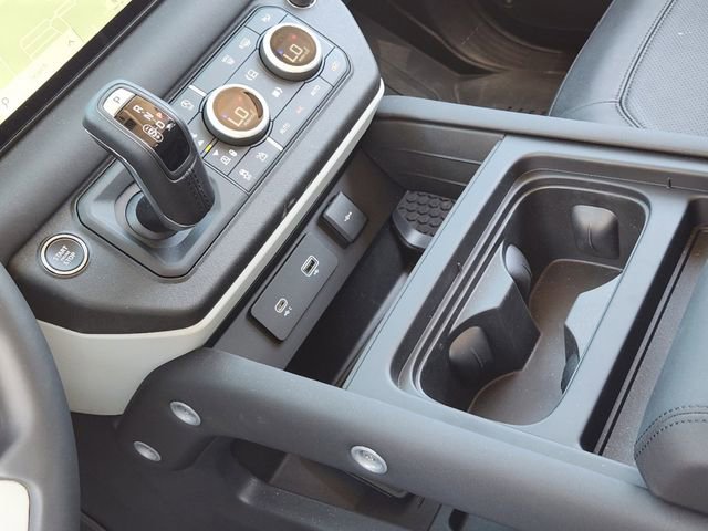 Used 2024 Land Rover Defender 110 S image 19