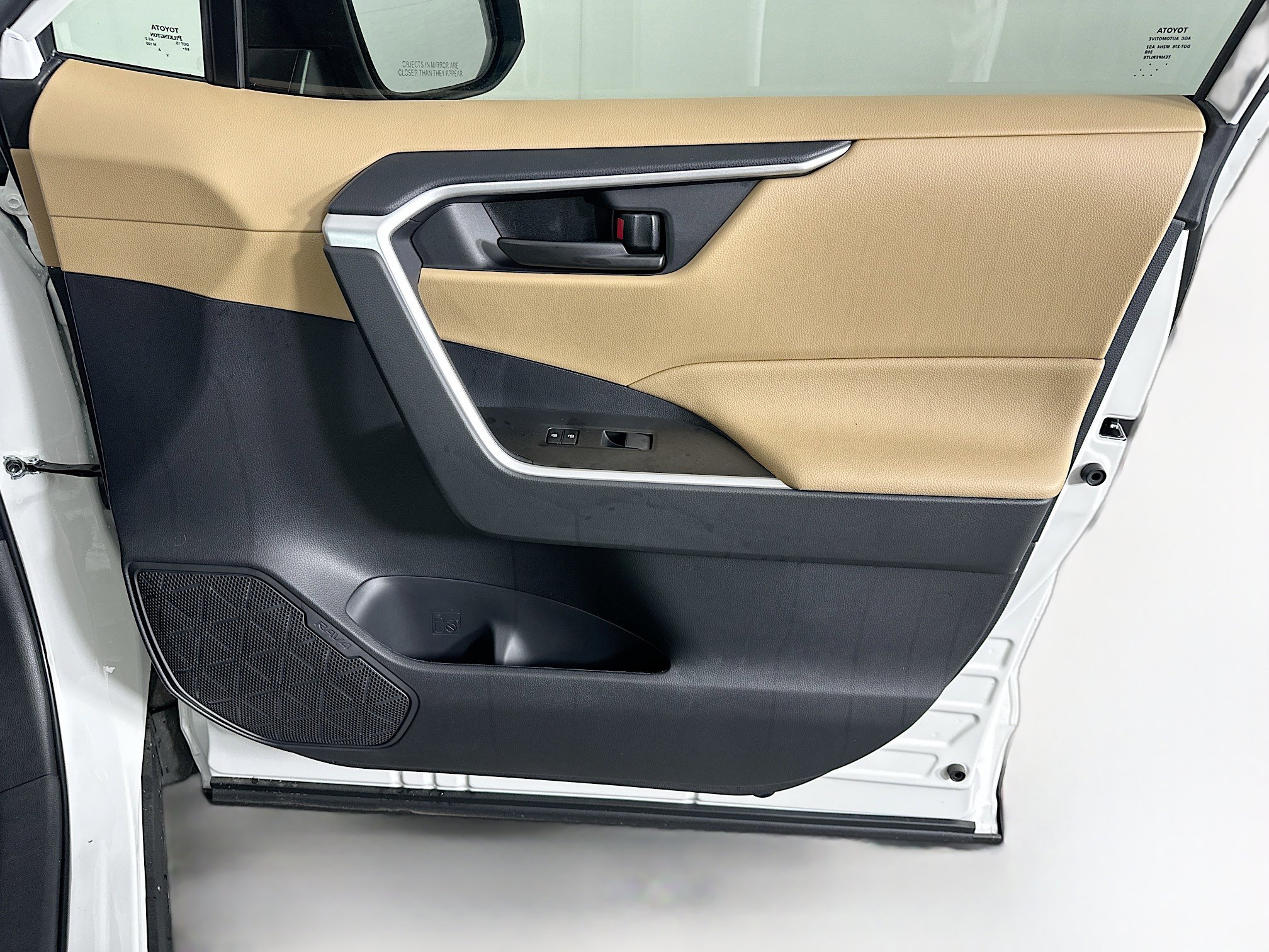 Used 2025 Toyota RAV4 LE image 31