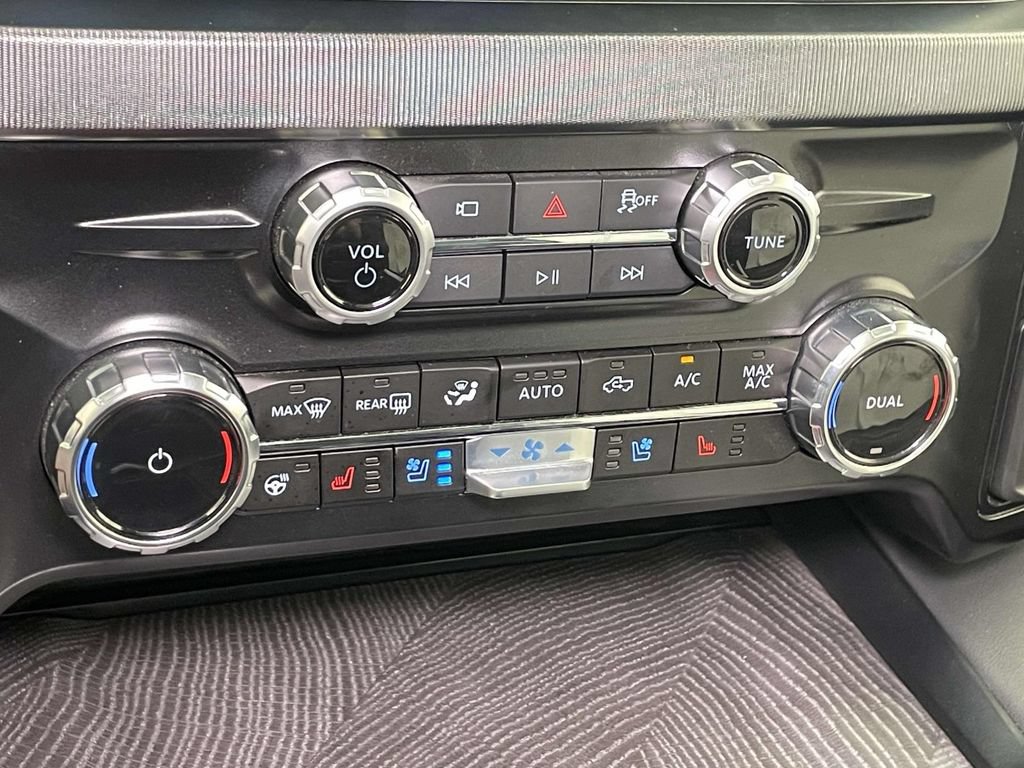 Used 2025 Ford F350 Platinum AWD/4WD image 24