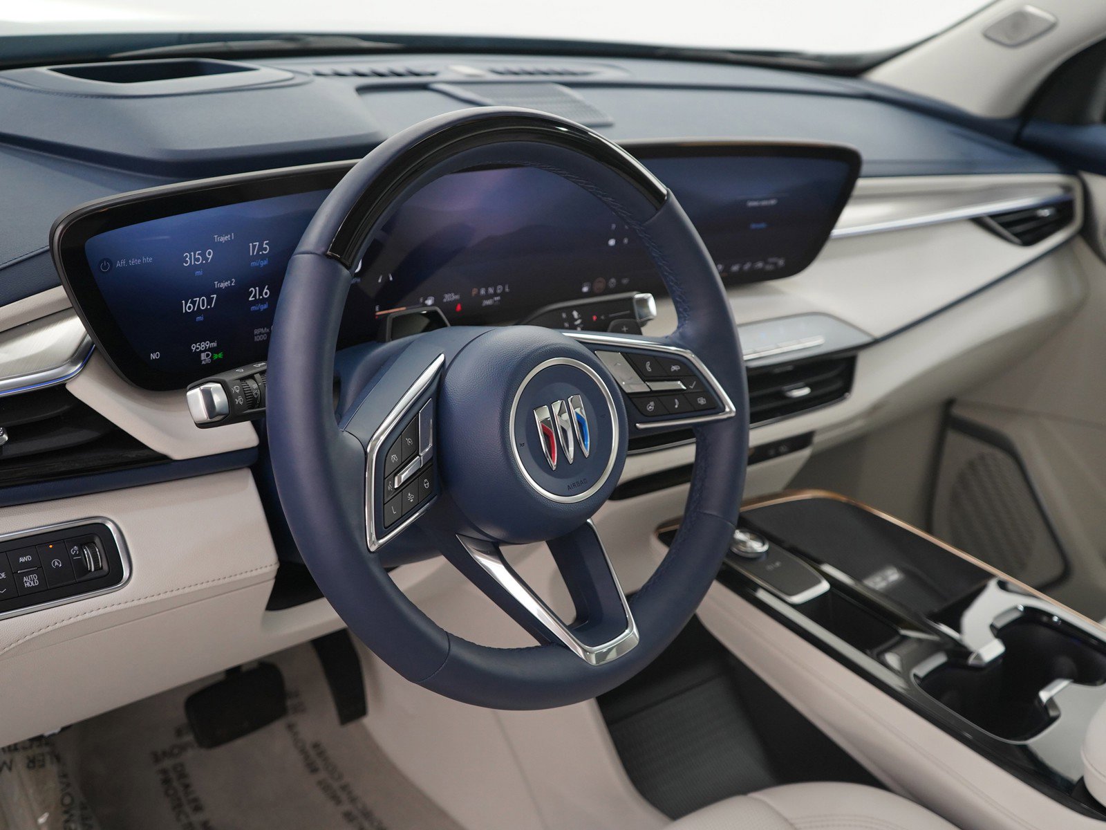 Used 2025 Buick Enclave Avenir image 23