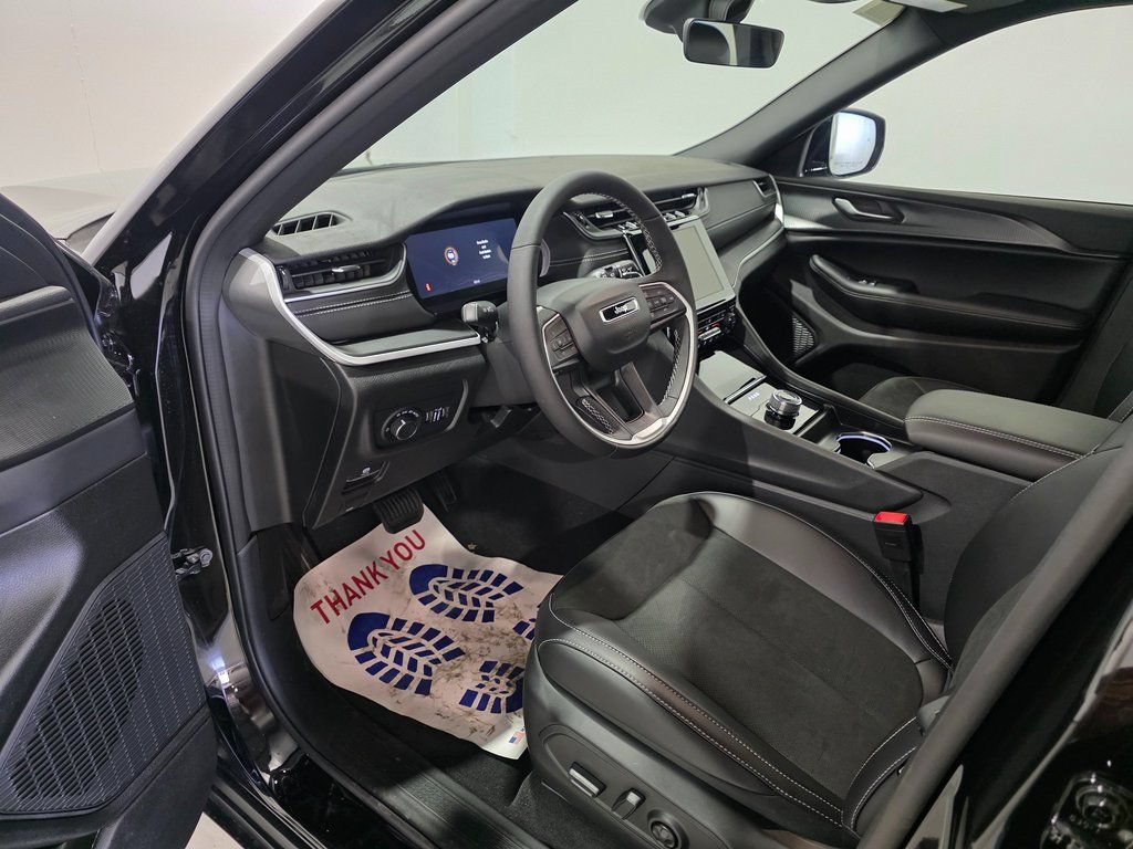 New 2025 Jeep Grand Cherokee Altitude AWD/4WD image 17
