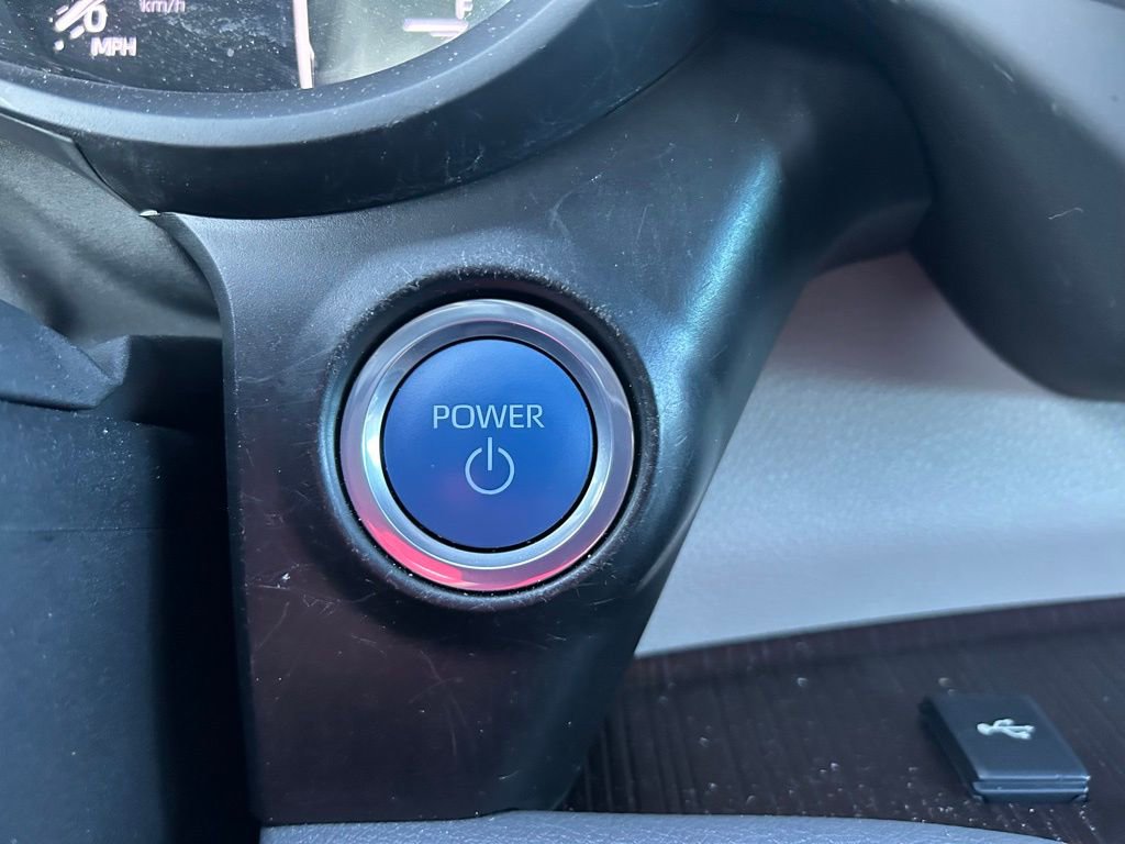 Used 2024 Toyota Sienna XLE FWD image 28