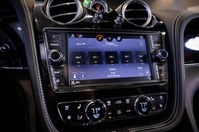 Used 2018 Bentley Bentayga image 46