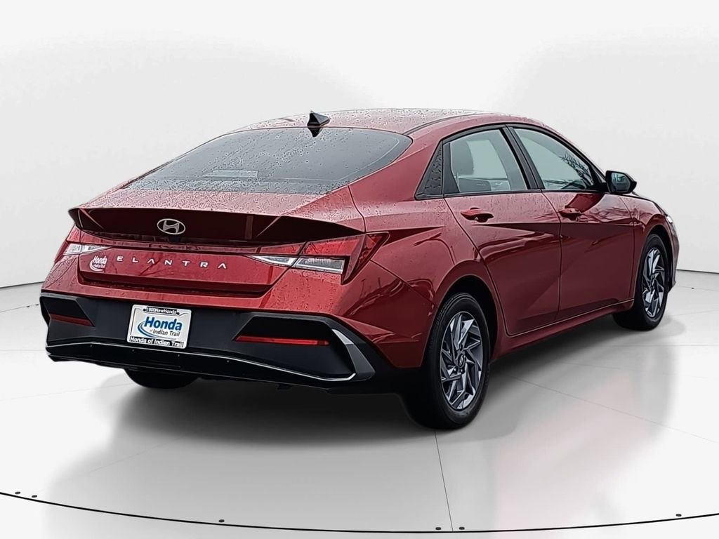 Used 2024 Hyundai Elantra SEL image 9