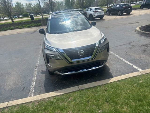 Used 2021 Nissan Rogue Platinum image 4