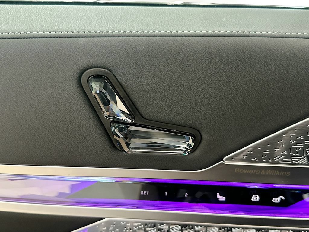 New 2026 BMW i7 M70 AWD/4WD image 18