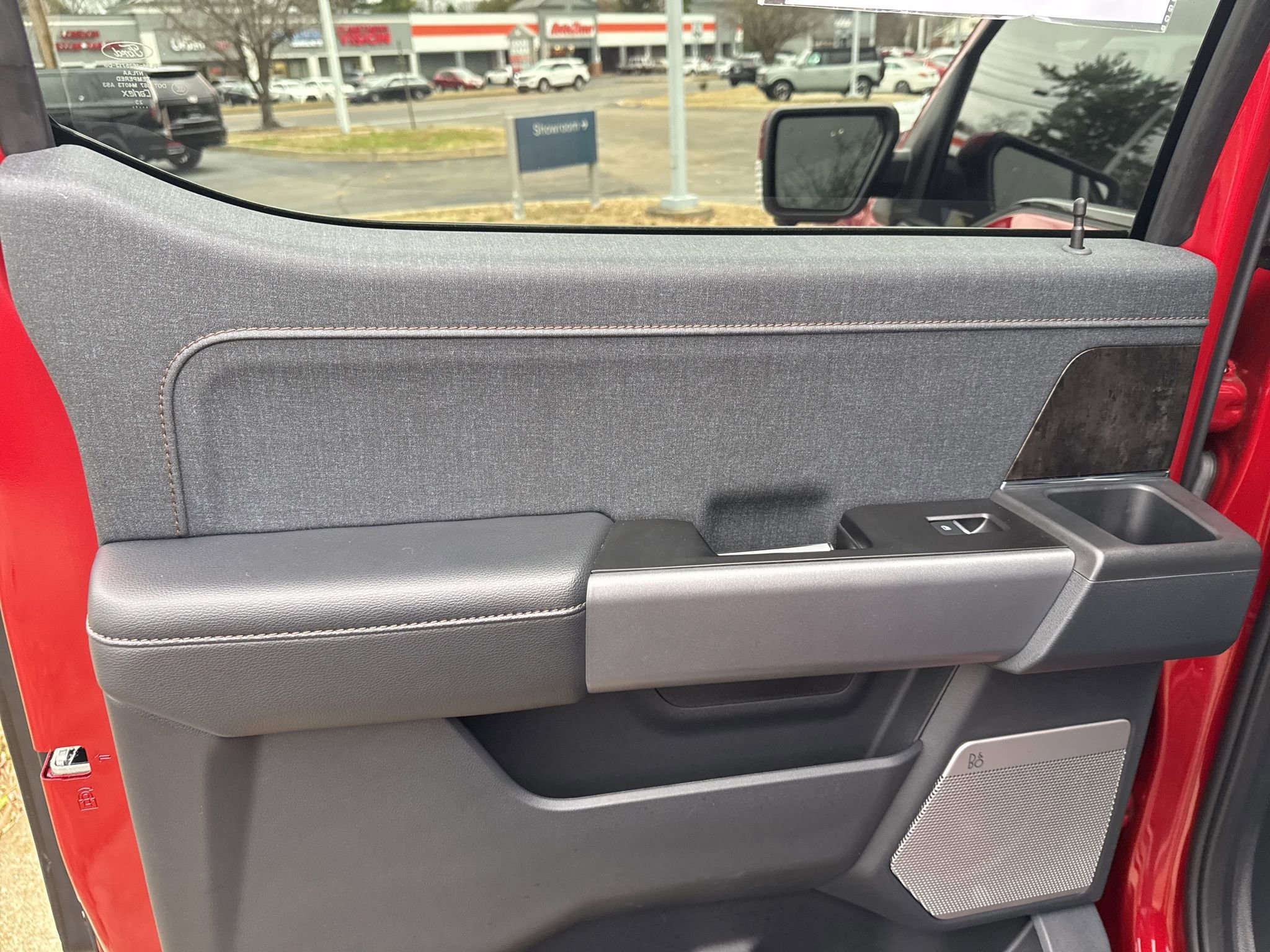 Used 2023 Ford F150 Lightning Lariat image 39