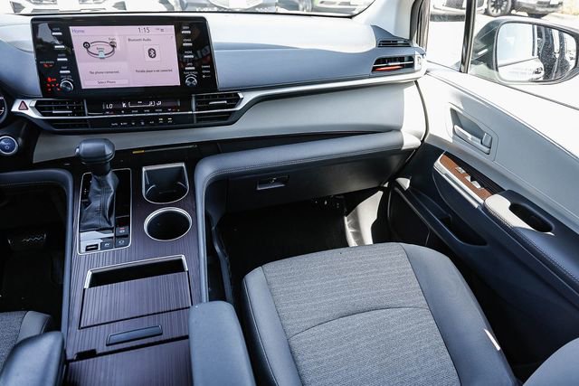 Used 2021 Toyota Sienna LE w/ LE Plus Package image 18