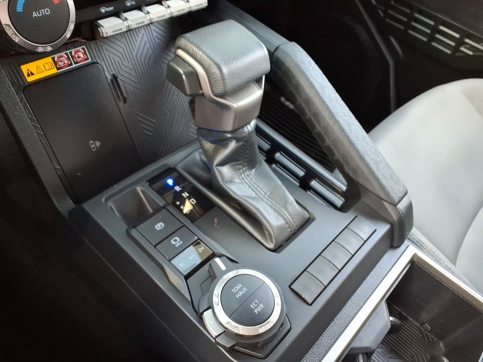 Certified 2025 Toyota Tacoma SR5 AWD/4WD image 19
