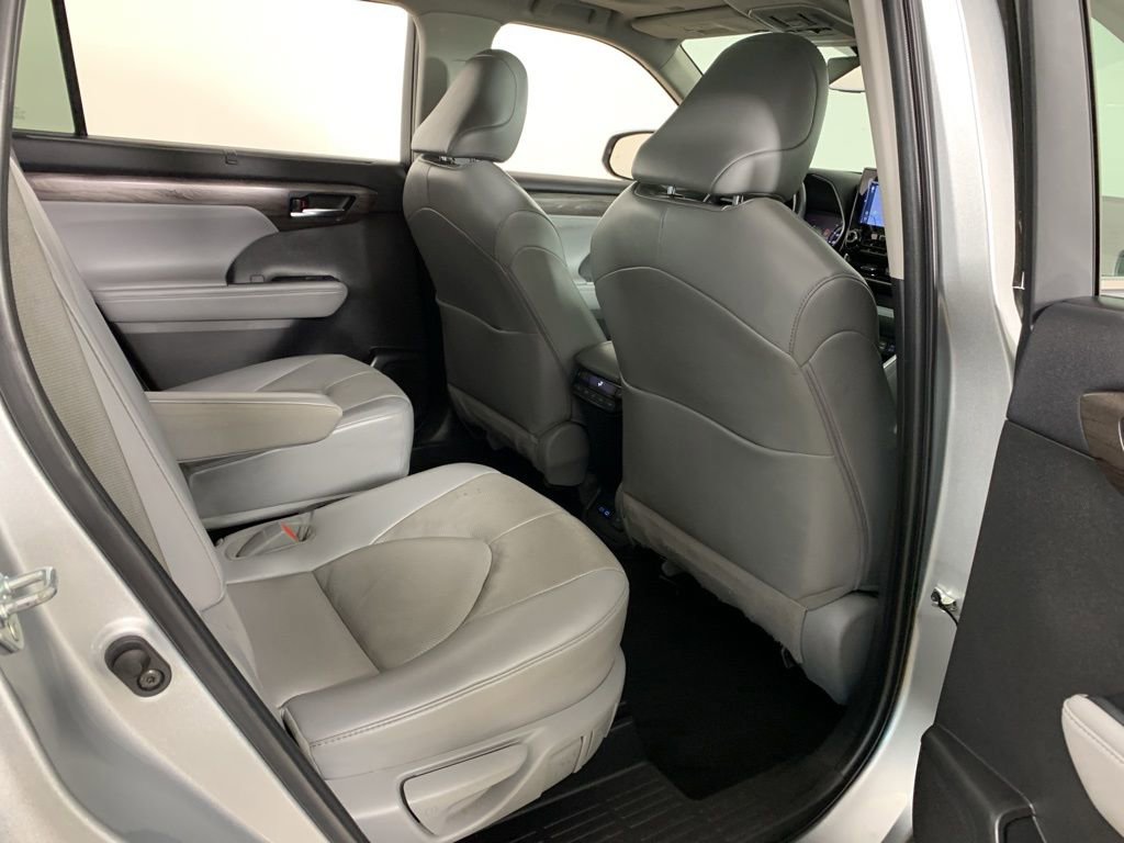 Used 2022 Toyota Highlander Platinum AWD/4WD image 39