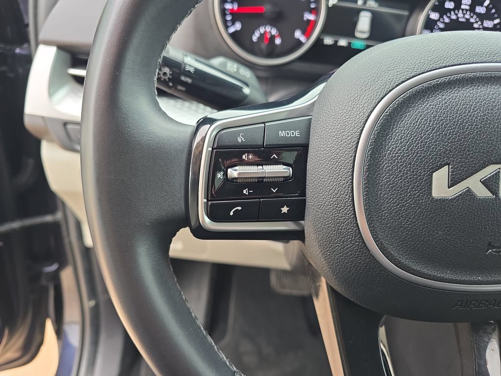 Used 2024 Kia Carnival LX FWD image 18