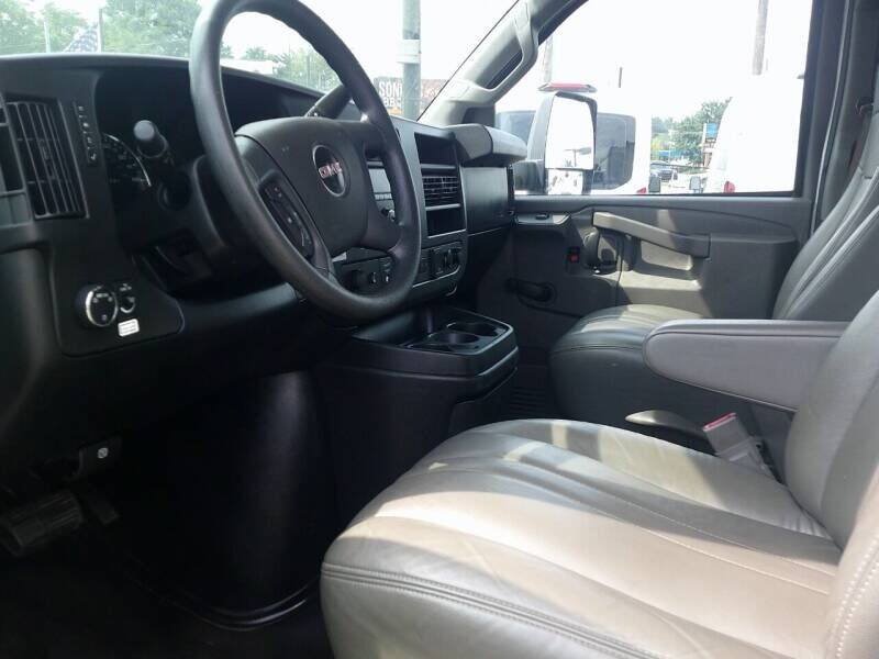 Used 2021 GMC Savana 3500 Extended w/ Power Convenience Package RWD image 7